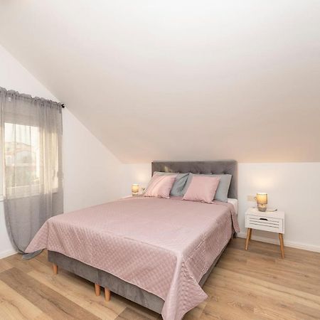 Villa Eni Apartments 1 Мандре Экстерьер фото