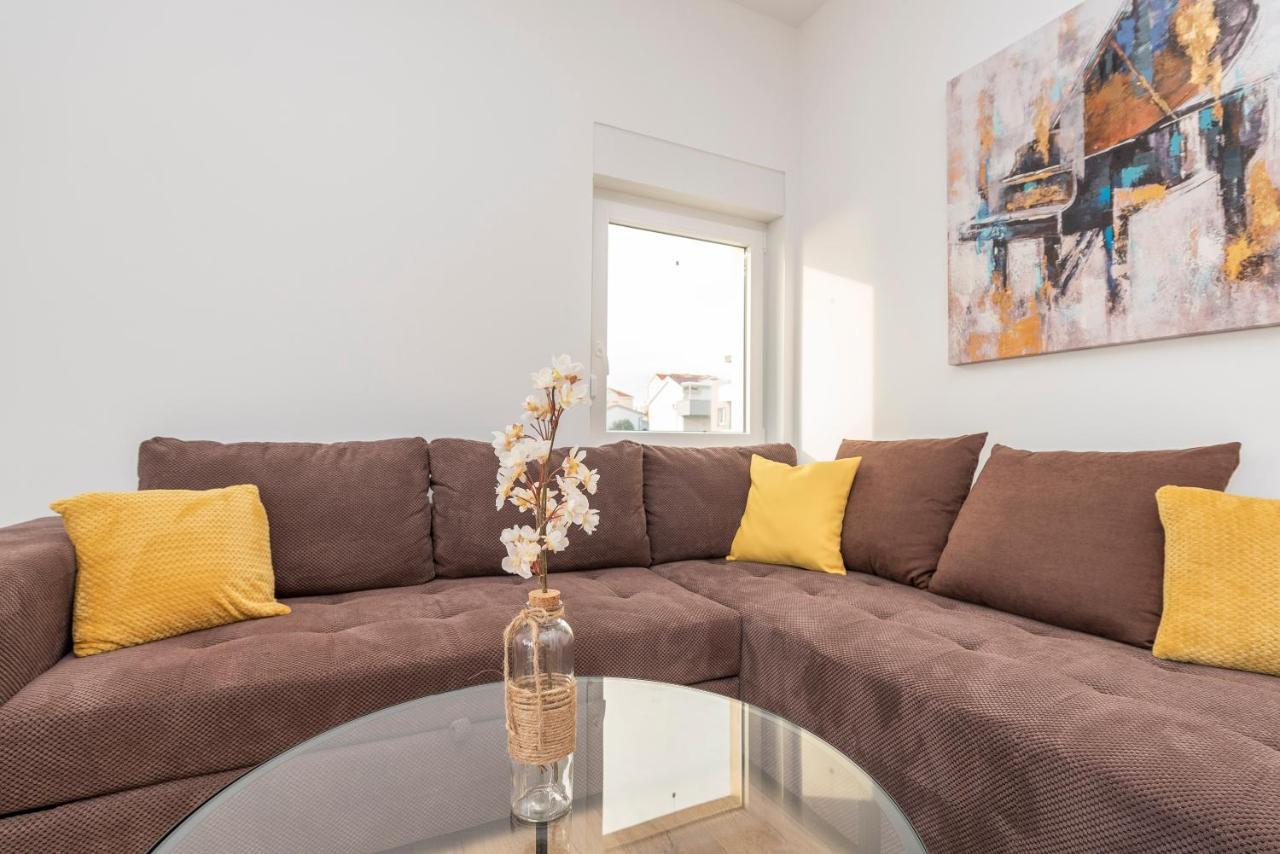 Villa Eni Apartments 1 Мандре Экстерьер фото