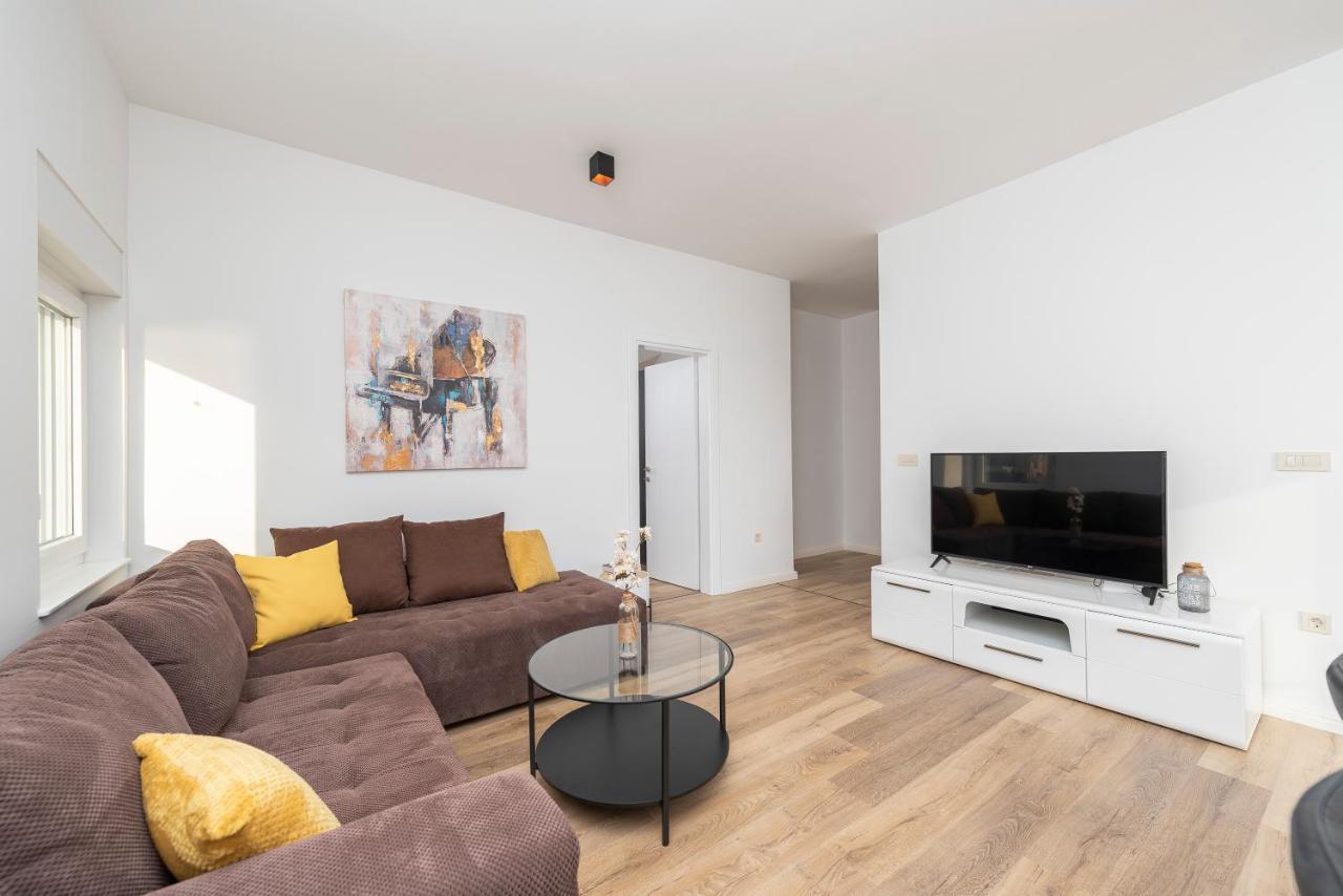 Villa Eni Apartments 1 Мандре Экстерьер фото