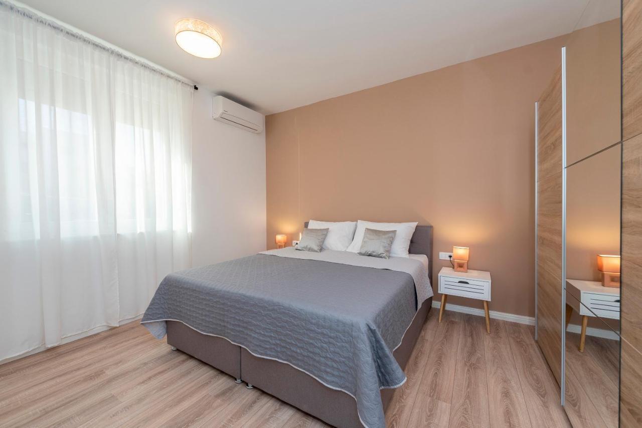 Villa Eni Apartments 1 Мандре Экстерьер фото
