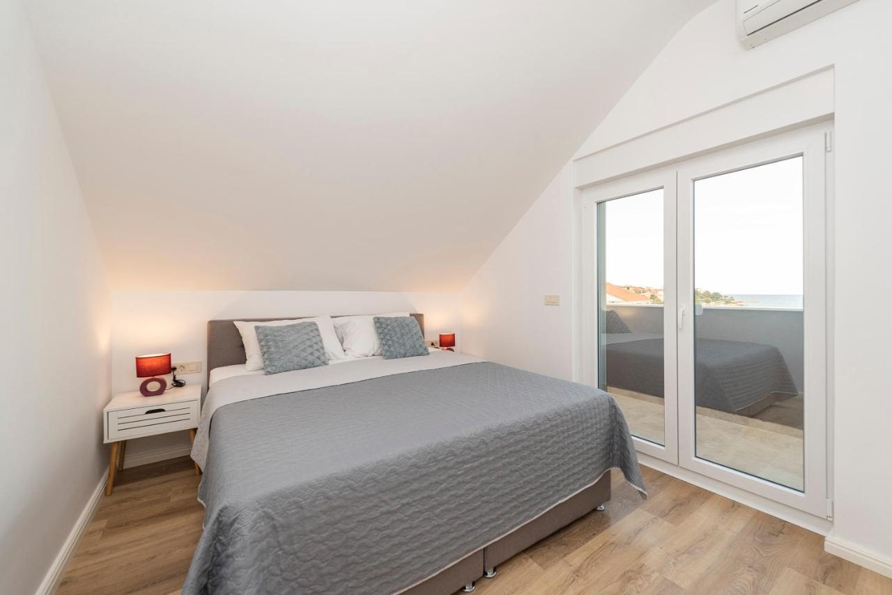 Villa Eni Apartments 1 Мандре Экстерьер фото