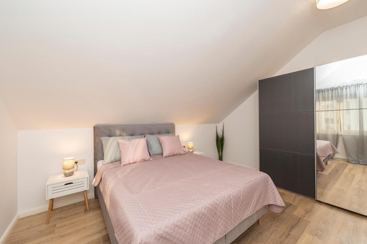 Villa Eni Apartments 1 Мандре Экстерьер фото