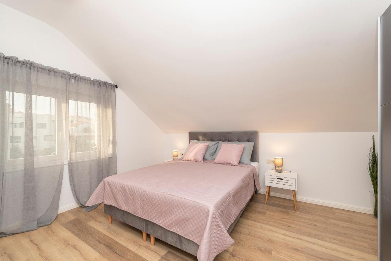 Villa Eni Apartments 1 Мандре Экстерьер фото