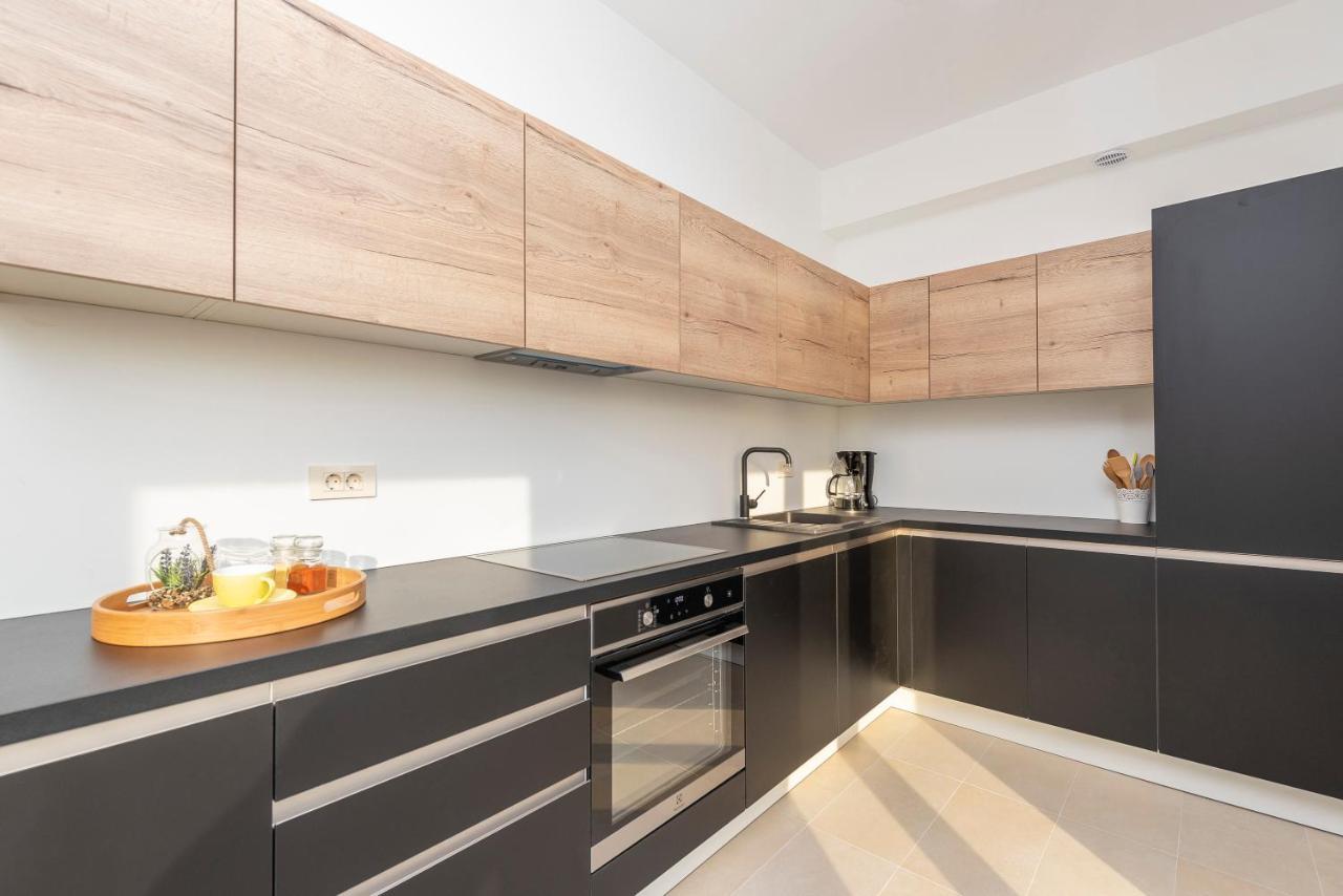 Villa Eni Apartments 1 Мандре Экстерьер фото
