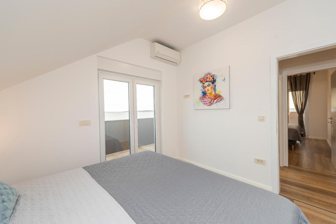 Villa Eni Apartments 1 Мандре Экстерьер фото