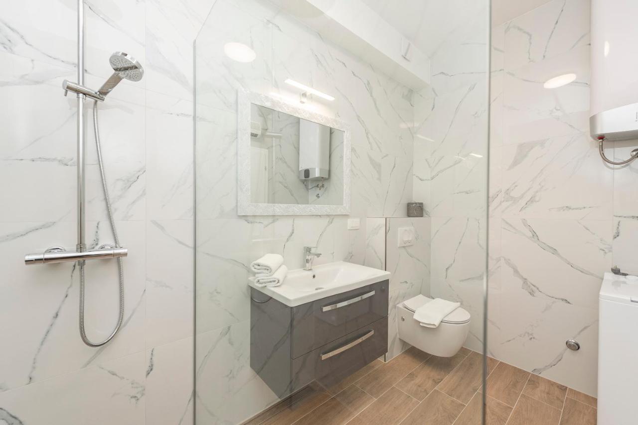 Villa Eni Apartments 1 Мандре Экстерьер фото